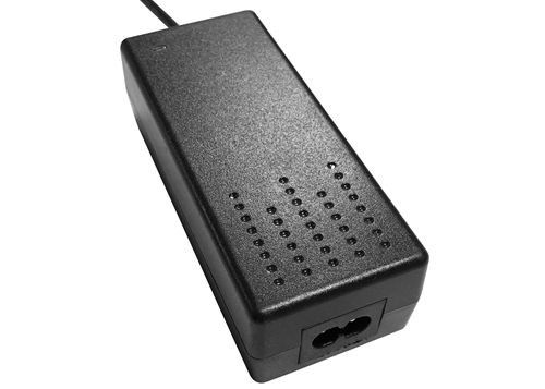 15V 3A อุปกรณ์เสริมสำหรับโคมไฟ 5m ระบบนำทาง GPS 45W แรงดันคงที่
