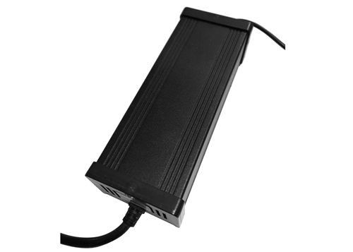 21V5A 850g แหล่งจ่ายไฟ AC แรงดันคงที่ ไฟ LED DC Power 105W